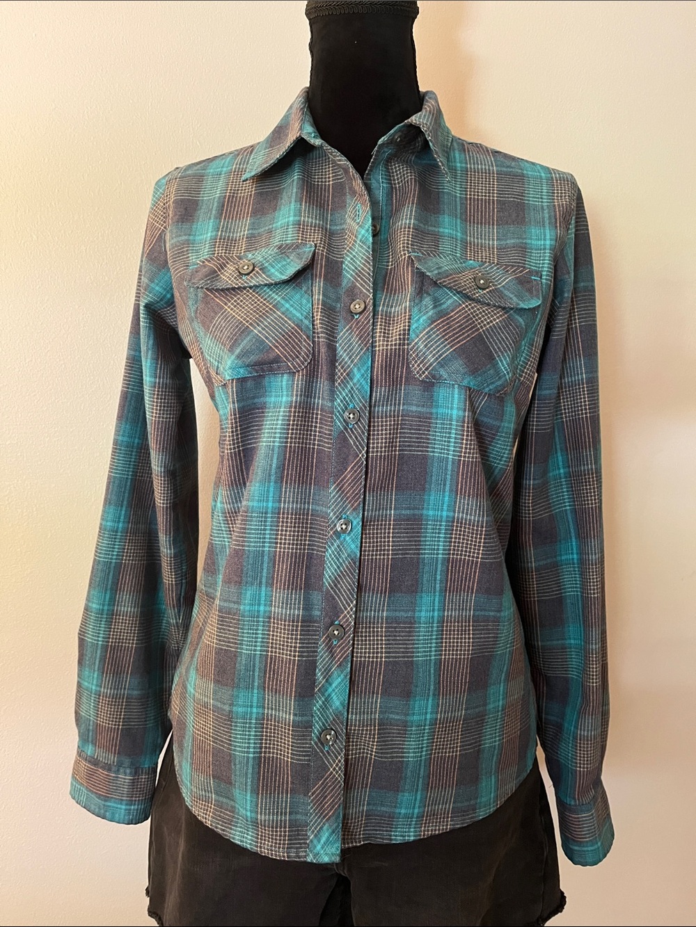 Marmot Women’s Button Down Plaid Shirt, size S, denim turquoise pockets